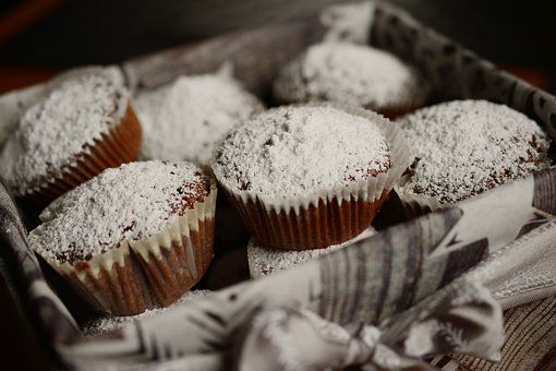 CZEKOLADOWE MUFFINY Z JEŻYNAMI